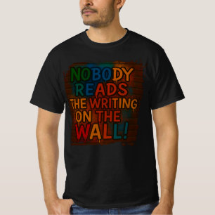 Niemand liest das Schreiben auf der Mauer! Spaß T  T-Shirt