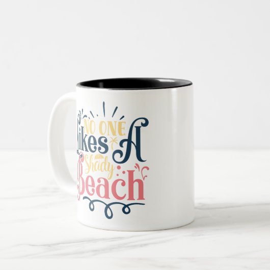 Niemand mag einen schattigen Strand Zweifarbige Tasse (Vorderseite Links)