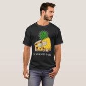 Niemand muss Pepperoni-Ananas-Pizza kennen T-Shirt (Vorne ganz)