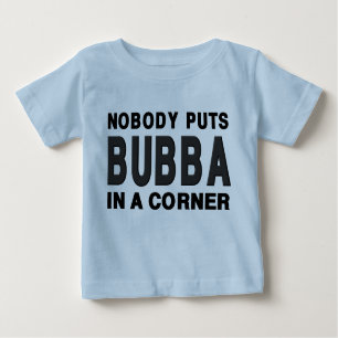 Niemand setzt BUBBA in eine Ecke ein Baby T-shirt
