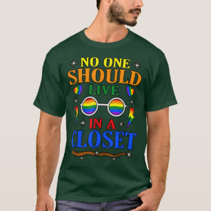 Niemand sollte im Monat mit Gay LGBTQ-Stolz leben T-Shirt