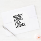 Niemand weiß, dass ich lesbisch bin runder aufkleber (Umschlag)