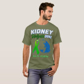 Nierendialyse, die an den Patienten im Fischfang z T-Shirt (Vorne ganz)