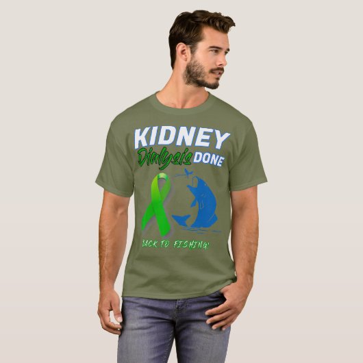 Nierendialyse, die an den Patienten im Fischfang z T-Shirt (Vorne ganz)