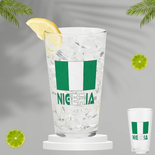 nigerianische Flagge und Nigeria Glas