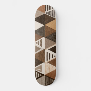 Nigerianische Muster auf einem Dreieckshintergrund Skateboard