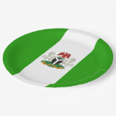 Nigerias Wappen Pappteller (Schrägansicht)