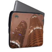 Night of the Marina City Invaders Laptopschutzhülle (Vorne Rechts)