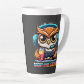 Night Owl Gamer Mascot Fun Gaming Illustration Milchtasse (Rechte Ecke)