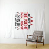 Night Shift Nurse Der Weihnachtsmann beobachtet Wandteppich (Beispiel (Horizontal))