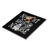 Night Shift Nurse Fliese (Seite)