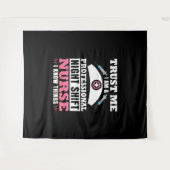 Night Shift Nurse Ich kenne Dinge Wandteppich (Vorderseite (Horizontal))
