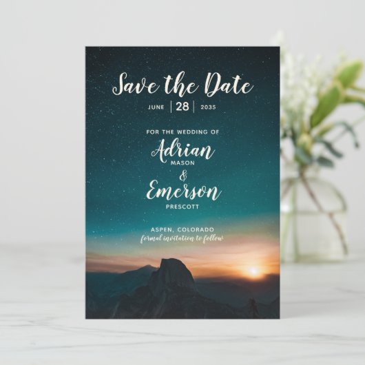 Night Sky Mountain Starry Galaxy Moderne Hochzeit Save The Date (Stehend Vorderseite)