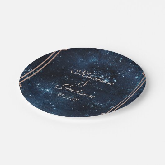 Night Star Sky Celestial Galaxy Wedding Monogram Pappteller (Schrägansicht)