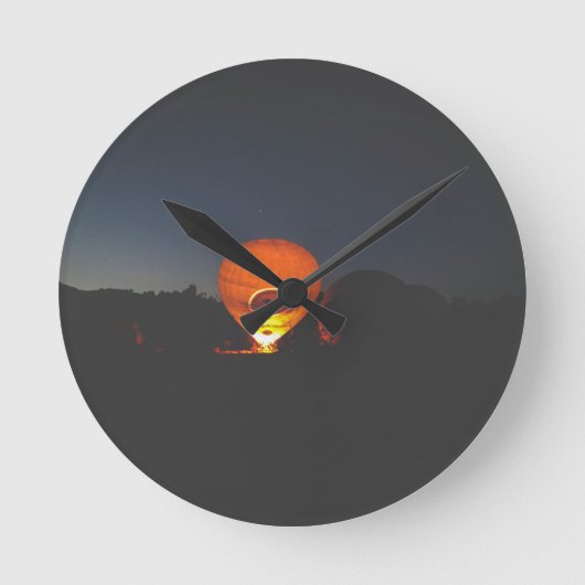 Nighttime Hot Air Balloon Clock Runde Wanduhr (Vorderseite)