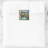 Nihilismus stirbt hier am Felsklettern Quadratischer Aufkleber (Tasche)