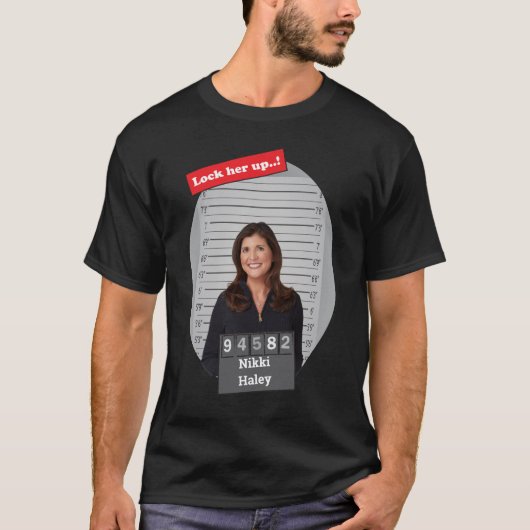 Nikki Haley Funny Mugshot Lock Ihm Up T-Shirt (Vorderseite)