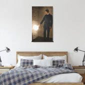 Nikola Tesla Holding A Light Bulb Leinwanddruck (Insitu (Schlafzimmer))