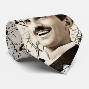 Nikola Tesla - Lächelnd - 369 Schlüssel für das Un Krawatte