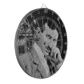 NIKOLA TESLA PORTRAIN IN SCHWARZ DARTSCHEIBE (Vorderseite Links)