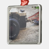 Nikon Film-Kamera Silbernes Ornament (Links)