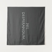Nil Desperandum Wandteppich (Vorderseite (Horizontal))