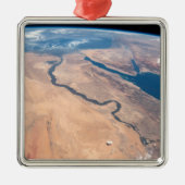 Nil, Rotes Meer und Mittelmeer. Ornament Aus Metall (Vorne)