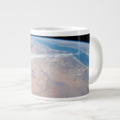 Nile River Winding Northward neben dem Roten Meer Jumbo-Tasse (Vorderseite Rechts)