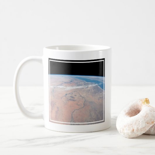 Nile River Winding Northward neben dem Roten Meer Kaffeetasse (Mit Donut)