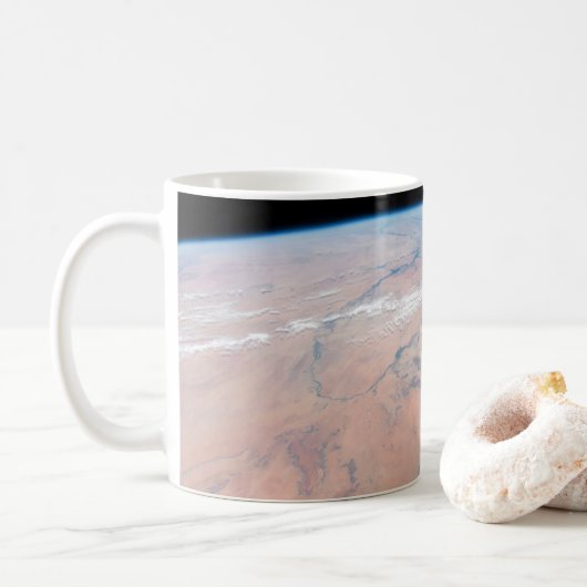 Nile River Winding Northward neben dem Roten Meer Kaffeetasse (Mit Donut)