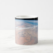 Nile River Winding Northward neben dem Roten Meer Kaffeetasse (Mittel)