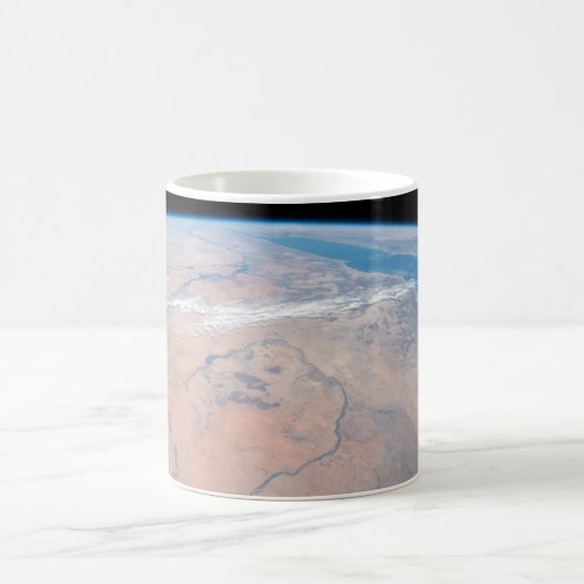 Nile River Winding Northward neben dem Roten Meer Kaffeetasse (Mittel)