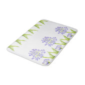 Nillilie auf einer Bademute Badematte (Schrägansicht)