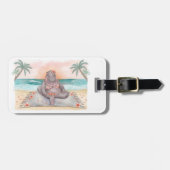 Nilpferd im Bikini entspannt am Strand Gepäckanhänger (Vorderseite horizontal)