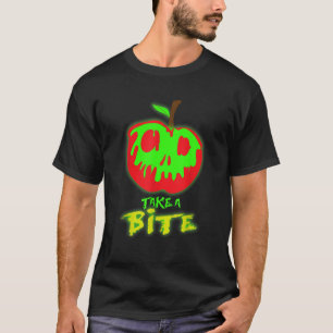 Nimm einen Biss vom Giftapfel Halloween T-Shirt