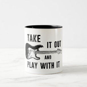 Nimm es raus und spiel damit Gitarre Zweifarbige Tasse