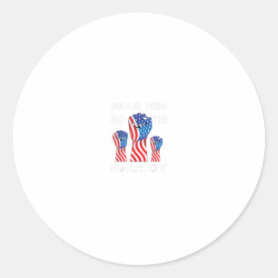 Nimm ihn an der Wahlurne, der lustige Trump-Demo w Runder Aufkleber