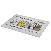 Nimmt ein Dorf Hilfe Obdachlose Katzen Schneidebrett (Ecke)