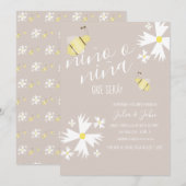 Nina o Nino Gender Reveal Niedliche Bienen Earthy Einladung (Vorne/Hinten)