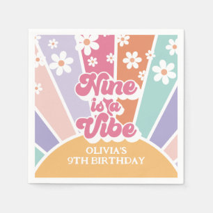Nine is a Vibe Retro Sonnenschein Regenbogen Gänse Serviette