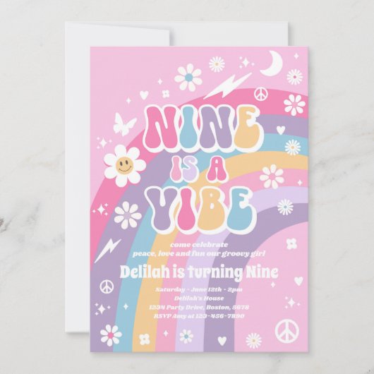 Nine ist ein Vibe Groovy Hippie Rainbow 9. Geburts Einladung (Vorderseite)