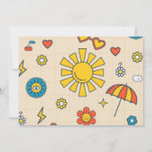 Nine ist ein Vibe Groovy Retro Daisy Birthday Foto Einladung (Rückseite)