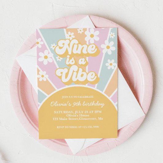 Nine ist ein Vibe Pastel Retro Sunshine daisine Einladung