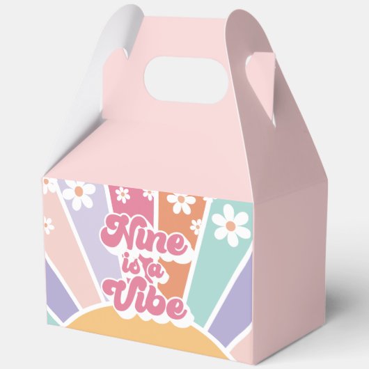 Nine ist eine Vibe Retro Sunshine Rainbow Daisy Geschenkschachtel (Vorderseite)