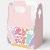 Nine ist eine Vibe Retro Sunshine Rainbow Daisy Geschenkschachtel (Offen)