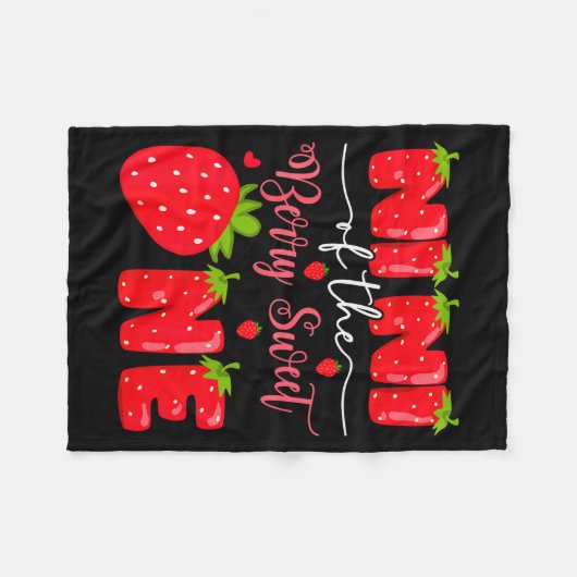 Nini Of The Berry Sweet One 1st Birthday Strawberr Fleecedecke (Vorderseite (Horizontal))