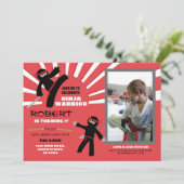 Ninja Birthday Party Warrior Red Boy's Fun Foto Einladung (Stehend Vorderseite)