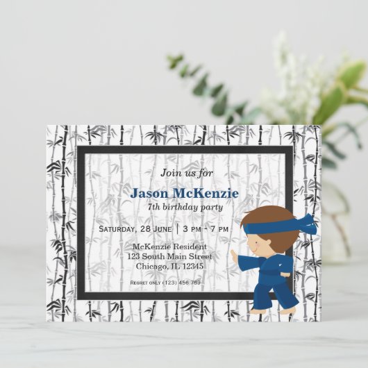 Ninja Geburtstagsthema Einladung (Stehend Vorderseite)