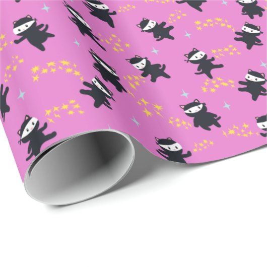 Ninja Katzen mit Star Power auf Rosa Geschenkpapier (Rolleneckpunkt)