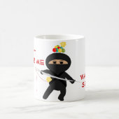 Ninja mit der nähende Nadel-Tasse Kaffeetasse (Mittel)